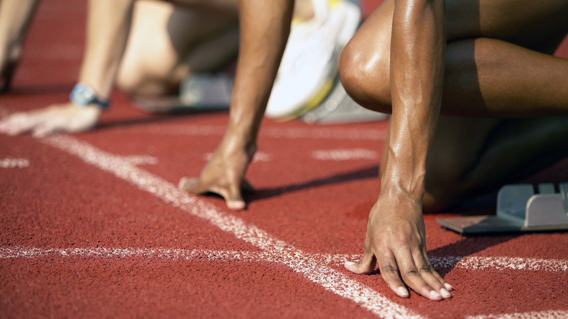 中国队技术动作精准获教练点赞,中国技巧队